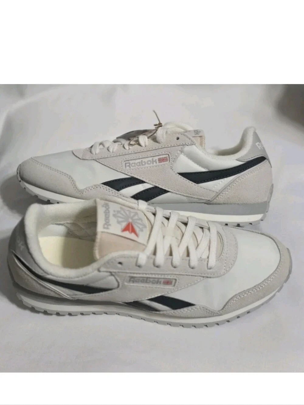 Reebok Classic AZ Chalk/chalk/Grey Running Sneakers